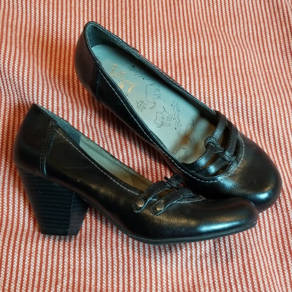 Jellypop "Finny" black pump shoes